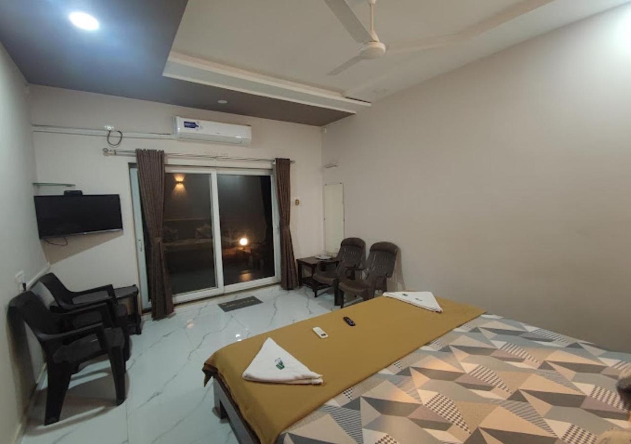 Sea King Beach Resort Ganpatipule Exterior photo