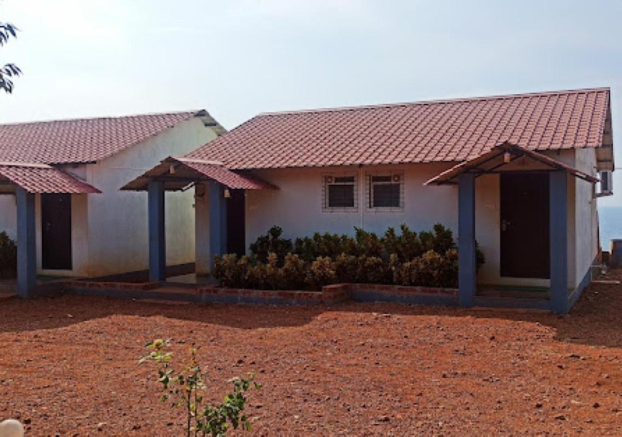 Sea King Beach Resort Ganpatipule Exterior photo