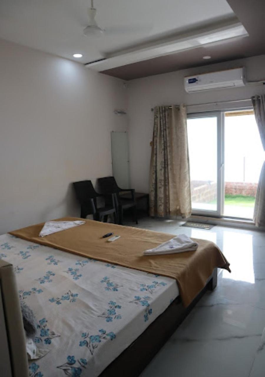 Sea King Beach Resort Ganpatipule Exterior photo
